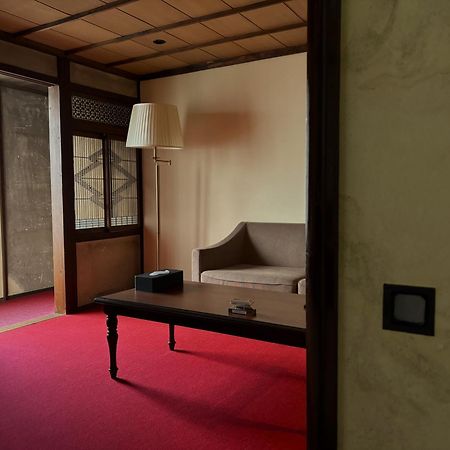 Отель Nipponia Chichibu Monzenmachi Экстерьер фото