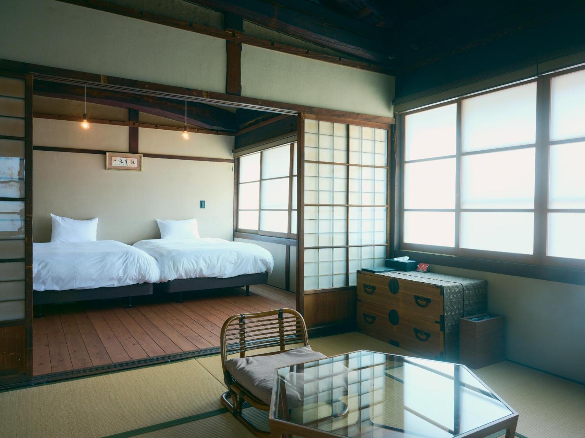 Отель Nipponia Chichibu Monzenmachi Экстерьер фото